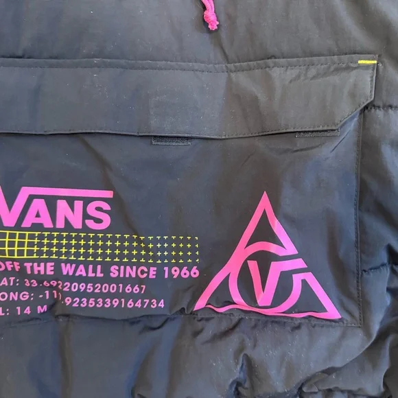Vans women’s  Ski Snow Puffer Jacket with Pink Accents - Picture 3 of 5